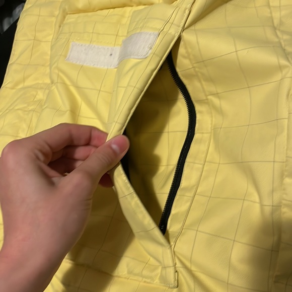 Mens Yellow winter coat worn once not new to tag - Picture 6 of 8